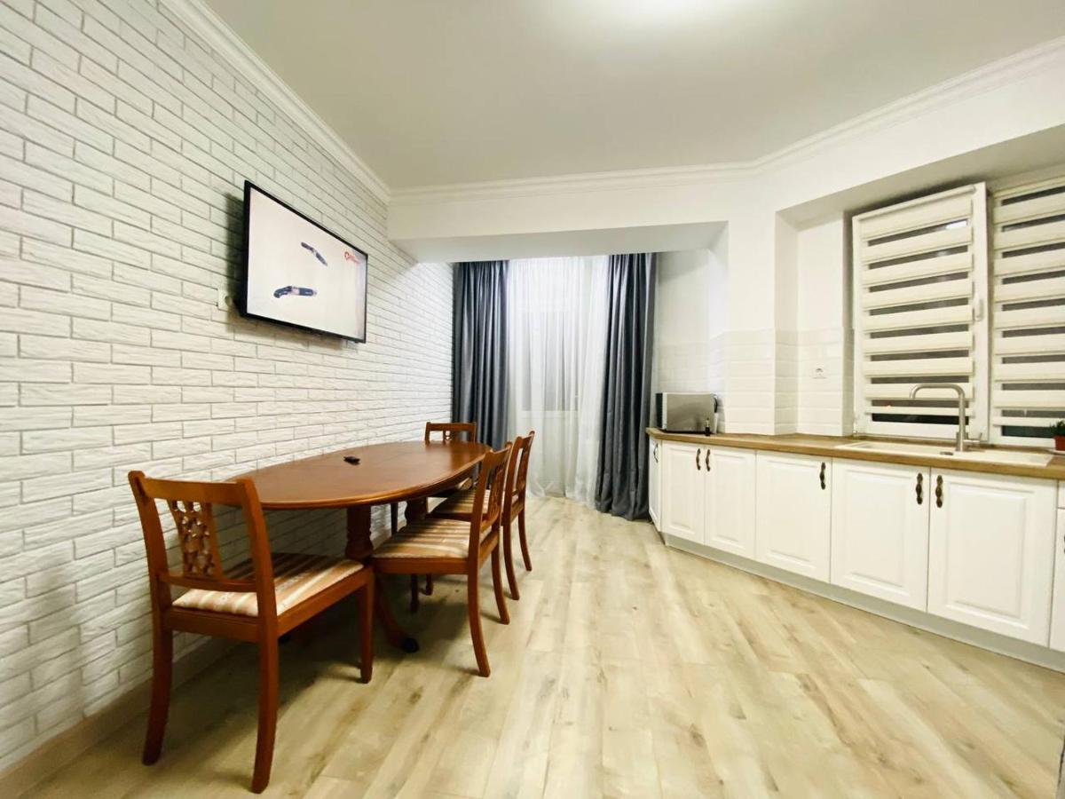 Central Eco View Apartment 키시나우 외부 사진